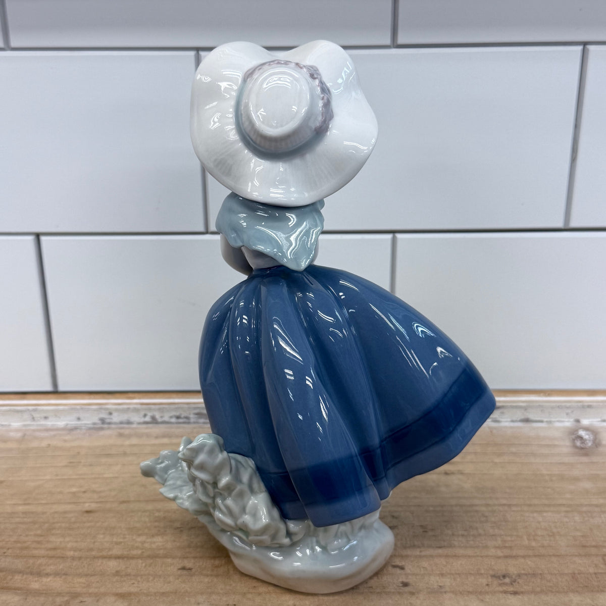 Lladró Spring Basket #5223 Girl Porcelain Figurine Spain 1984