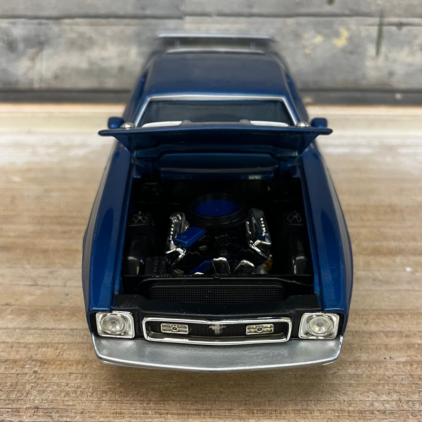 Testors Ford Mustang Boss 351 1971 1:24 Diecast Model, 2001