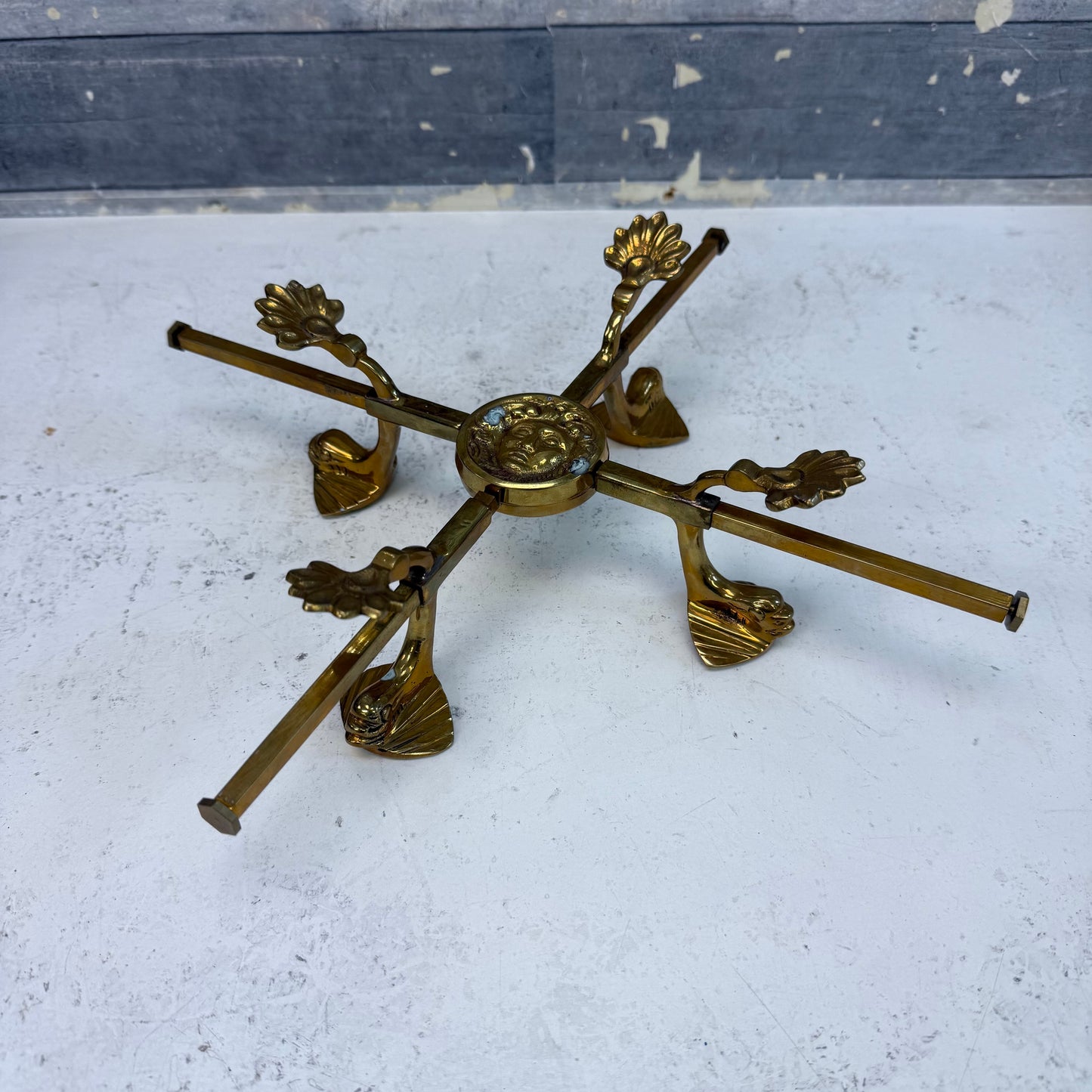 Mottahedeh Art Nouveau Style Brass Expandable Trivet Stand
