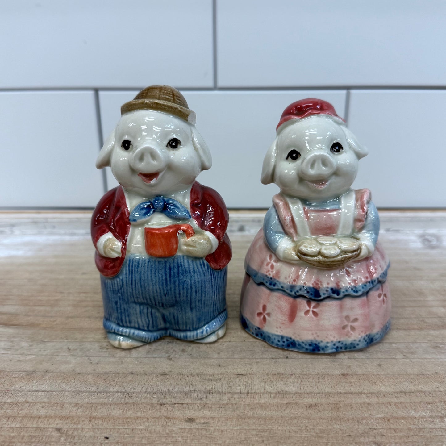 Otagiri Mr. & Mrs. Pig Ceramic Salt & Pepper Set