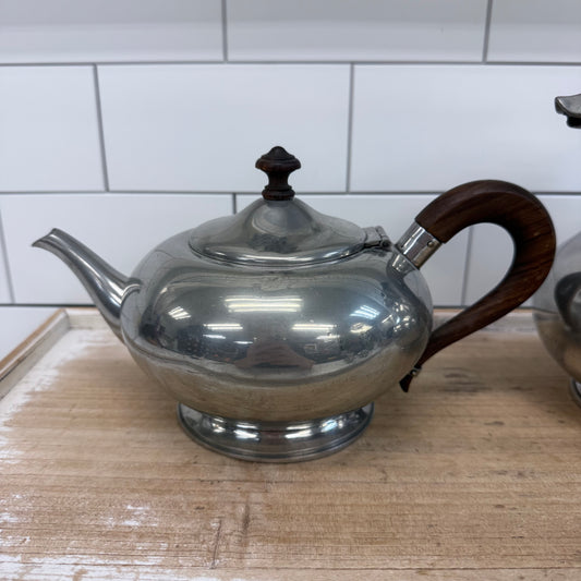 Les Étains de Paris Beverage Service Selection