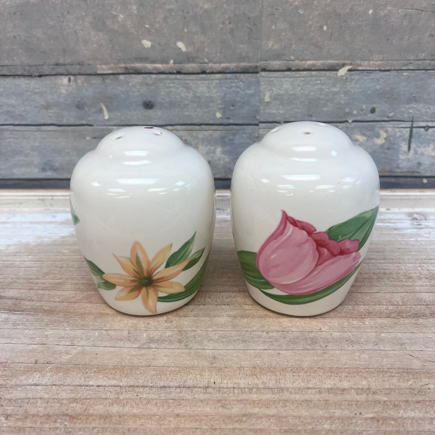 Pfaltzgraff Dahlia Salt & Pepper Set