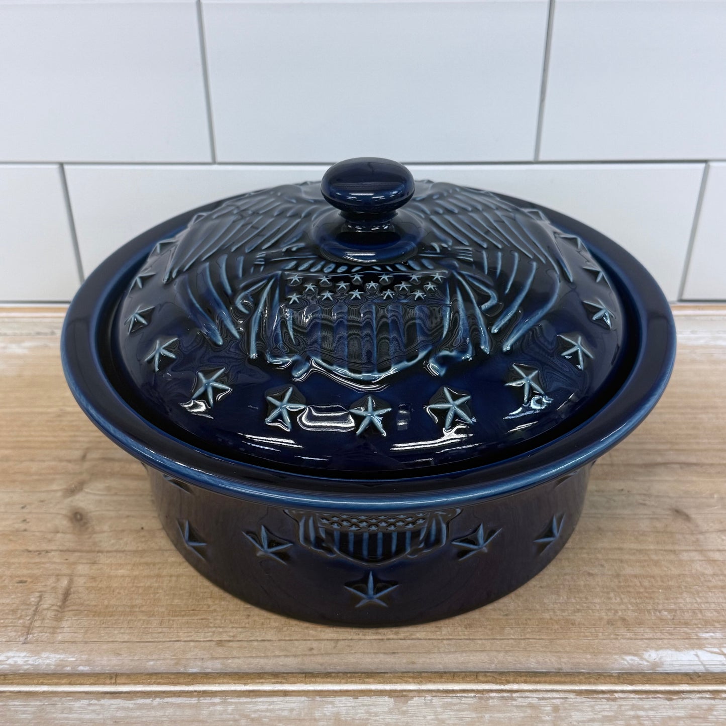 Longaberger American Eagle Lidded Casserole Dish USA, 2002