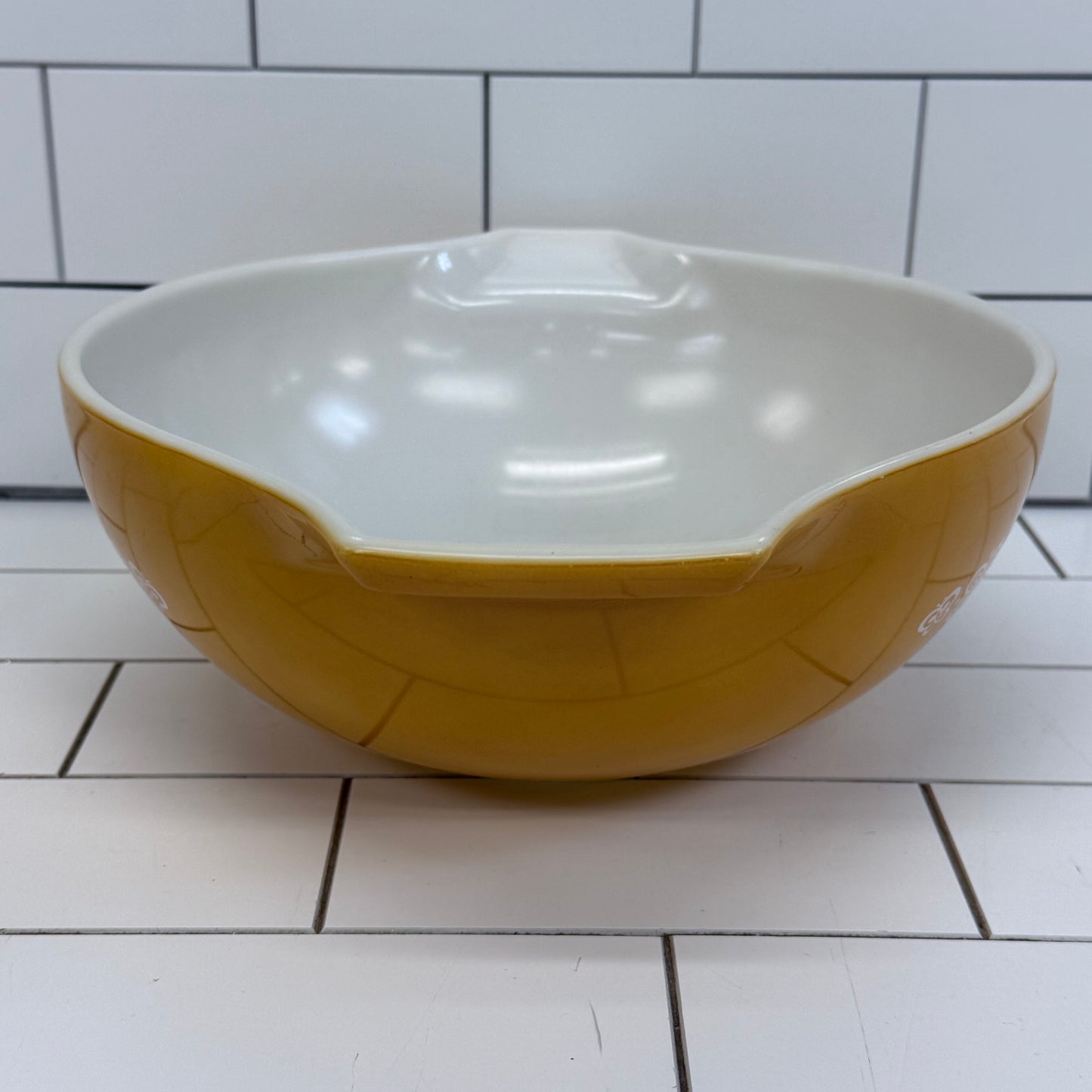 Pyrex Butterfly Gold #444 Cinderella 4 Qt Mixing Bowl 1972 USA