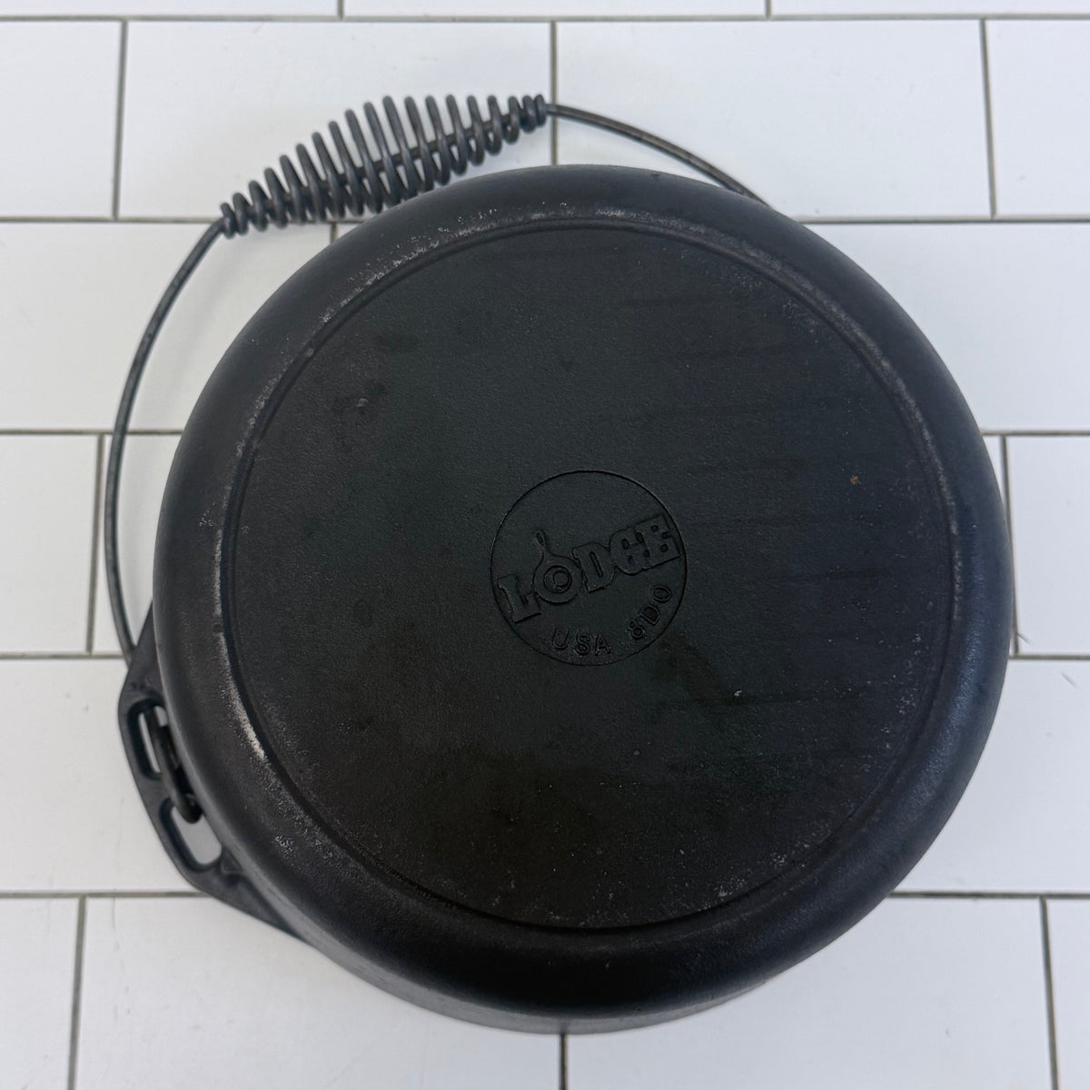 Lodge #8DO Cast Iron Camp Dutch Oven with Lid