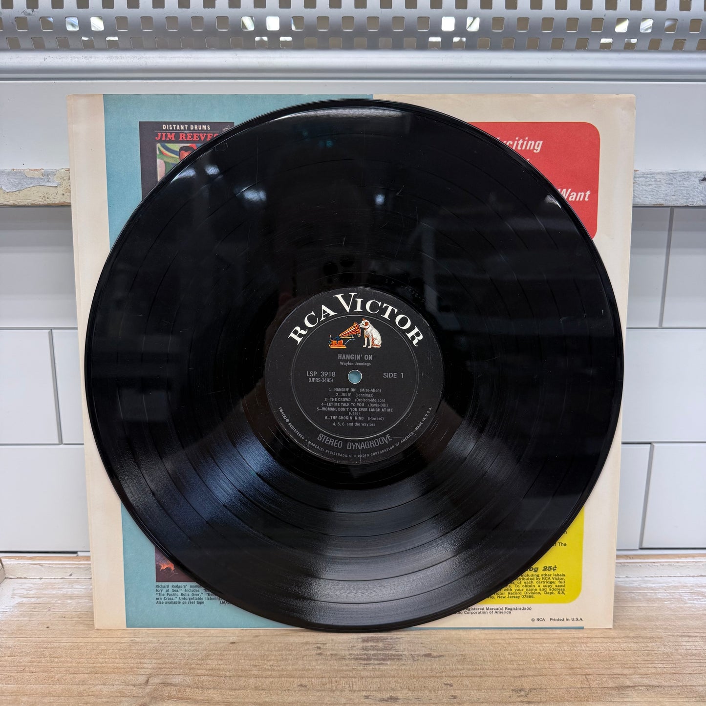 Waylon Jennings Hangin’ On Vinyl Record 1968 #LSP-3918