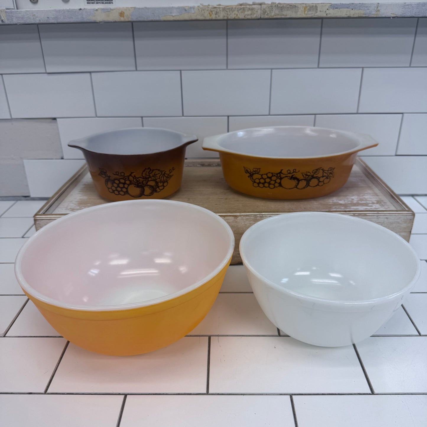 Pyrex Old Orchard Casseroles & Mixing Bowls Lot of 4 Vintage 1970s