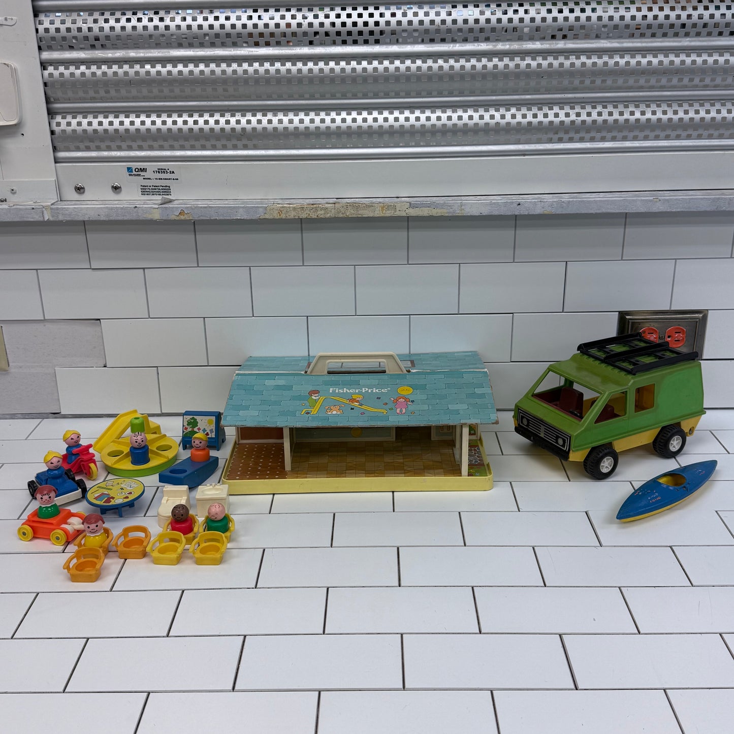 1978 Fisher Price Little People Nursery School Lot