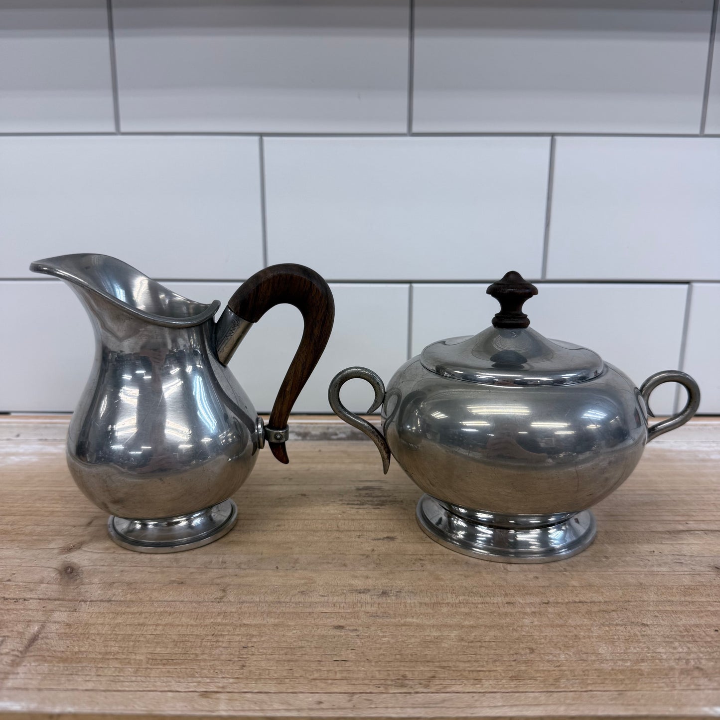 Les Étains de Paris Beverage Service Selection
