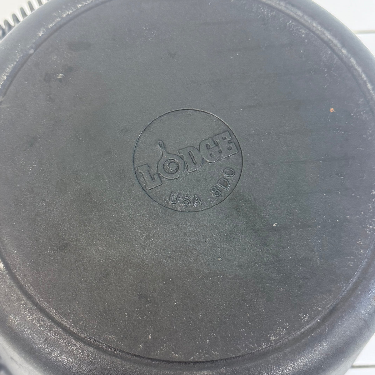 Lodge #8DO Cast Iron Camp Dutch Oven with Lid