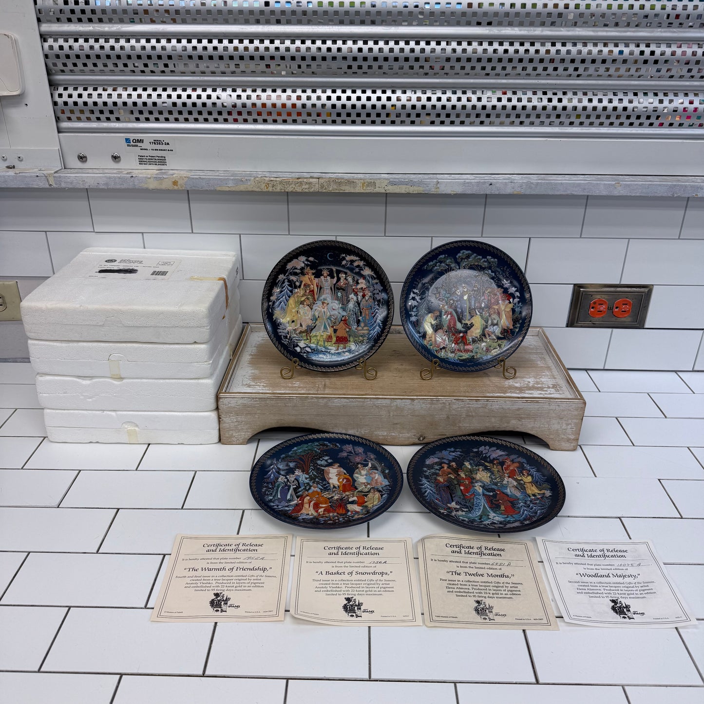 Bradford Exchange Gifts of the Season Plates Set of 4 COA 1993