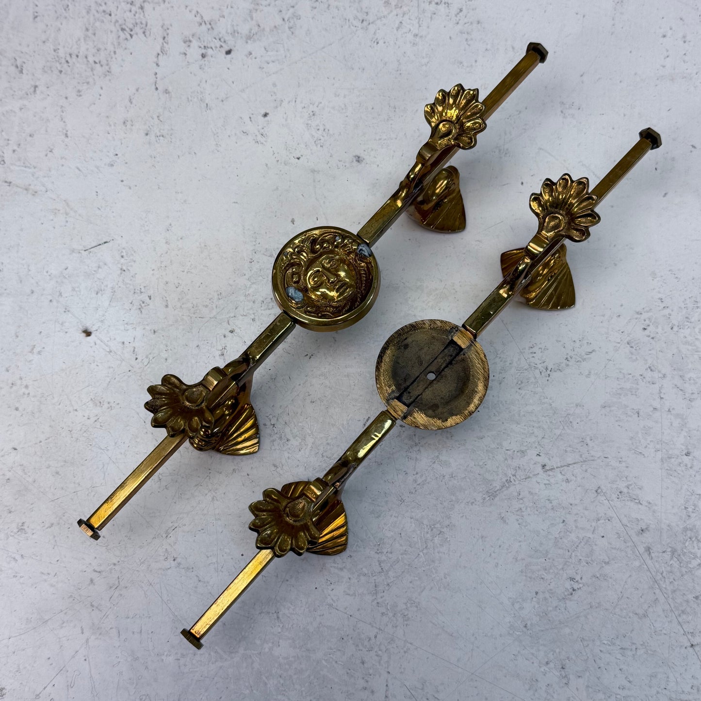 Mottahedeh Art Nouveau Style Brass Expandable Trivet Stand