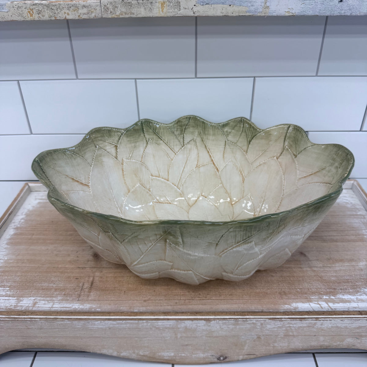 Vietri Foglia Leonardo Majolica Lemon Leaf Bowl