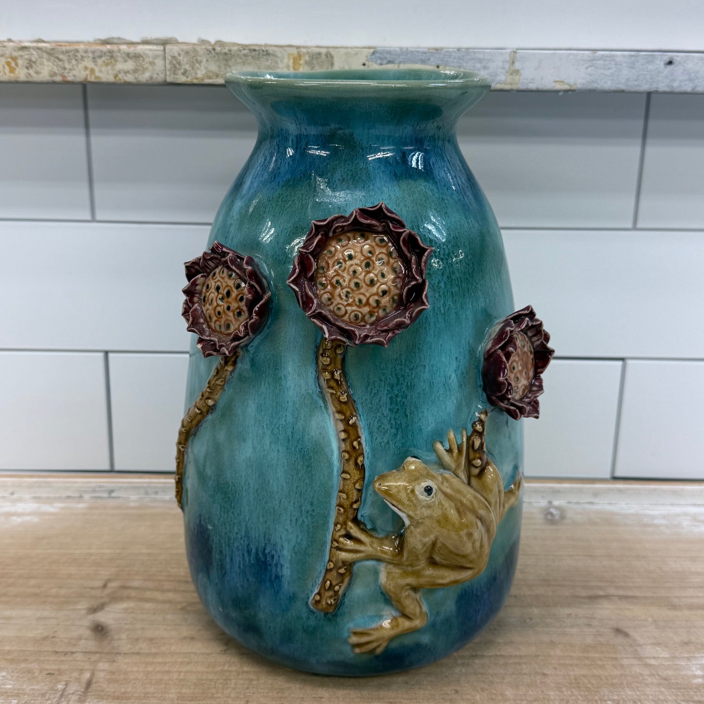 Majolica Style Frog Lotus Flower Stoneware Vase Decor