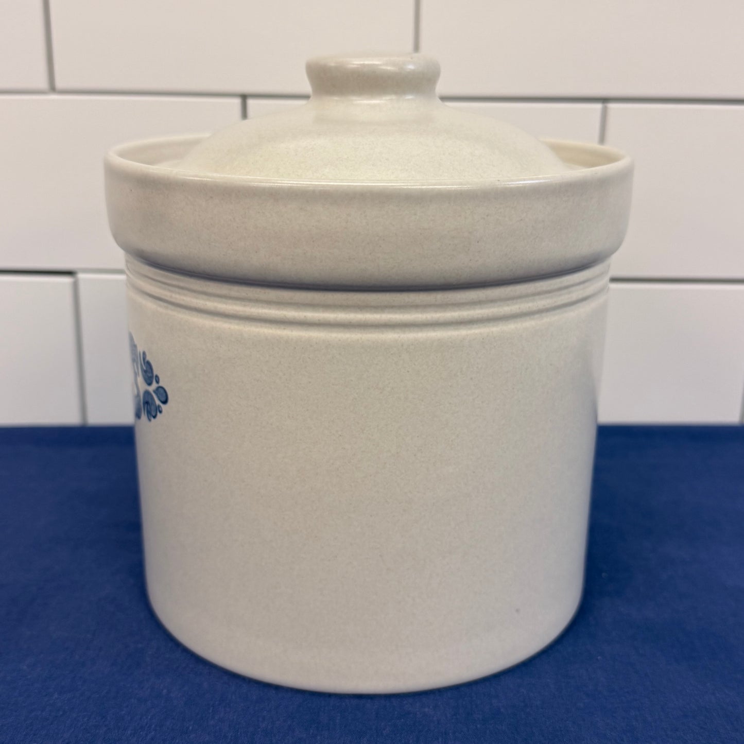 Pfaltzgraff Yorktowne Cookie Jar #508 Stoneware USA Vintage 1970s