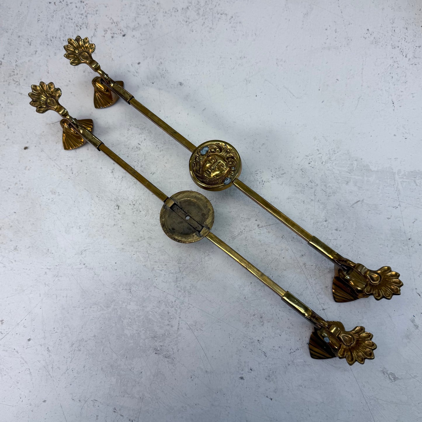 Mottahedeh Art Nouveau Style Brass Expandable Trivet Stand