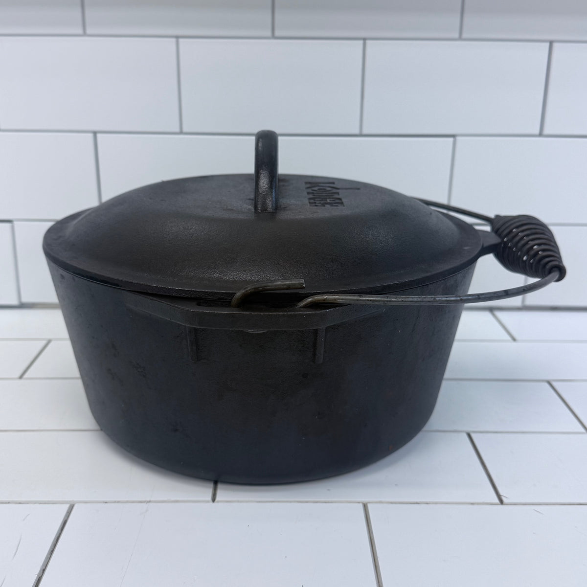 Lodge #8DO Cast Iron Camp Dutch Oven with Lid