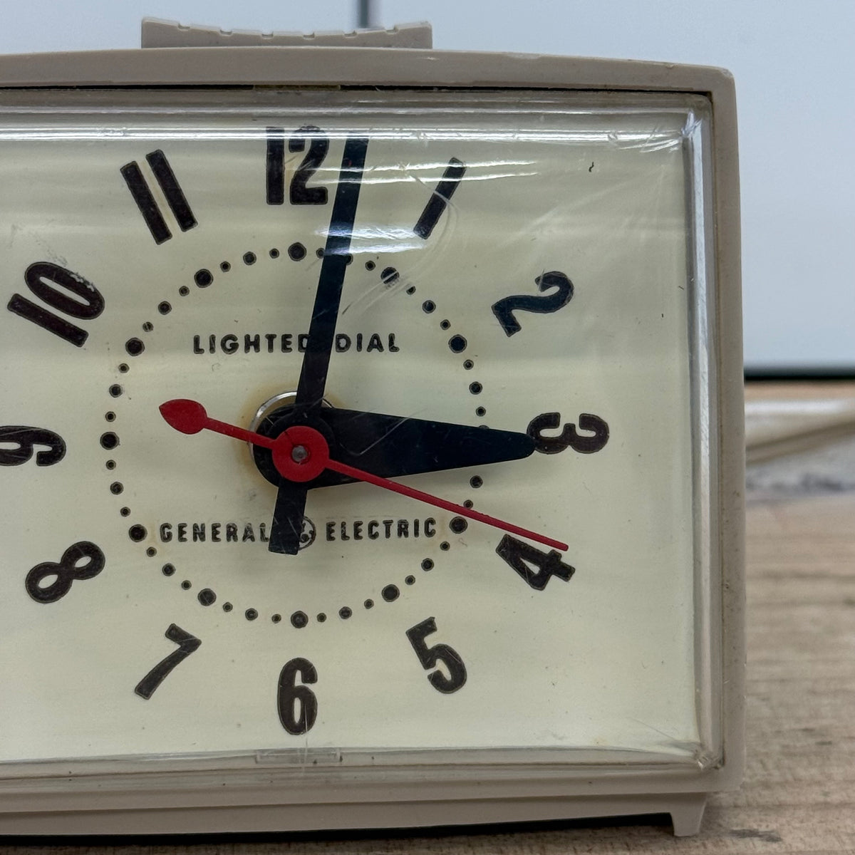 General Electric #7268KA Lighted Dial Alarm Clock