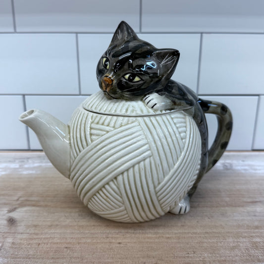 Mann Ceramics Kitten & Yarn Ball Teapot, 1970s