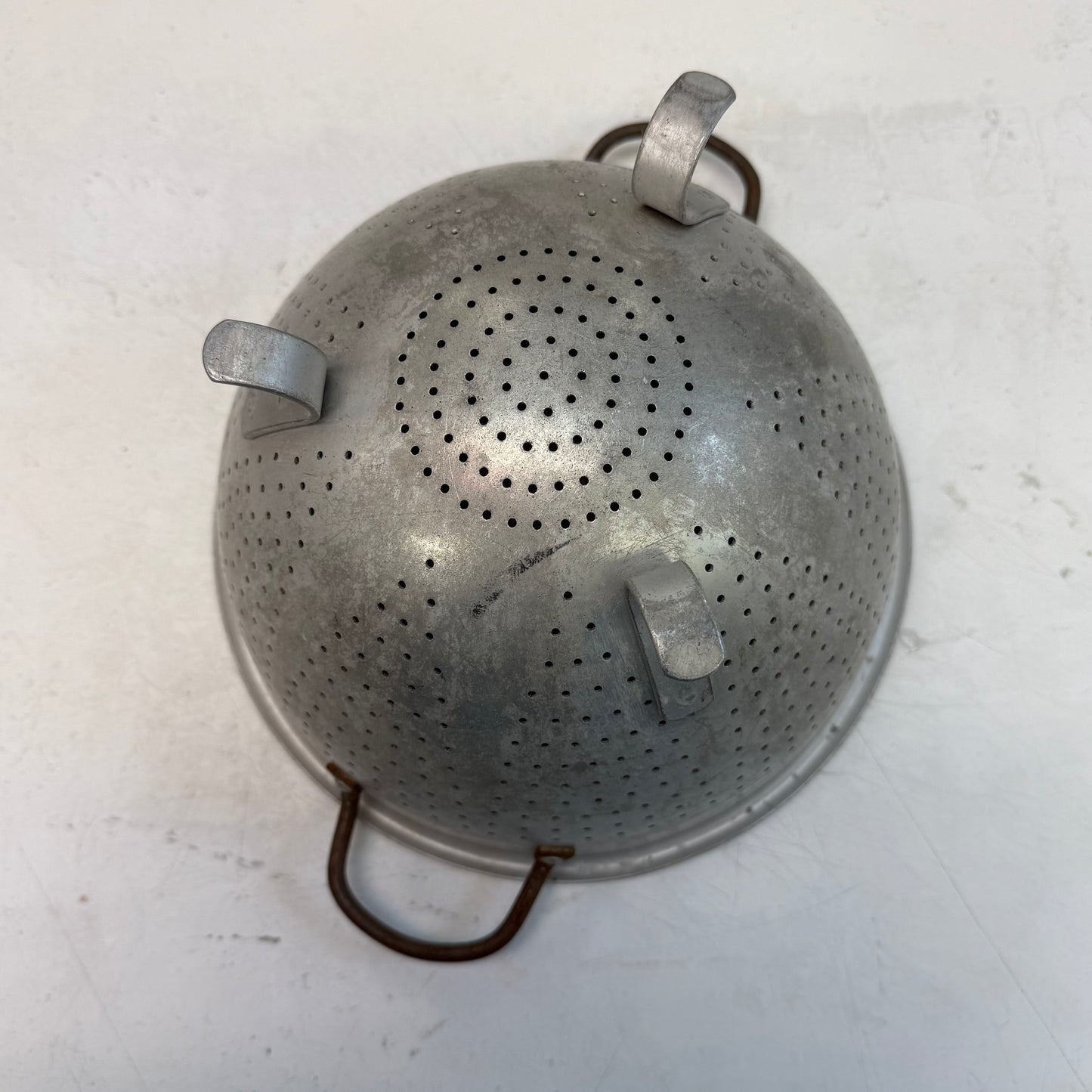Wear-Ever Aluminum Footed Colander, 1960s