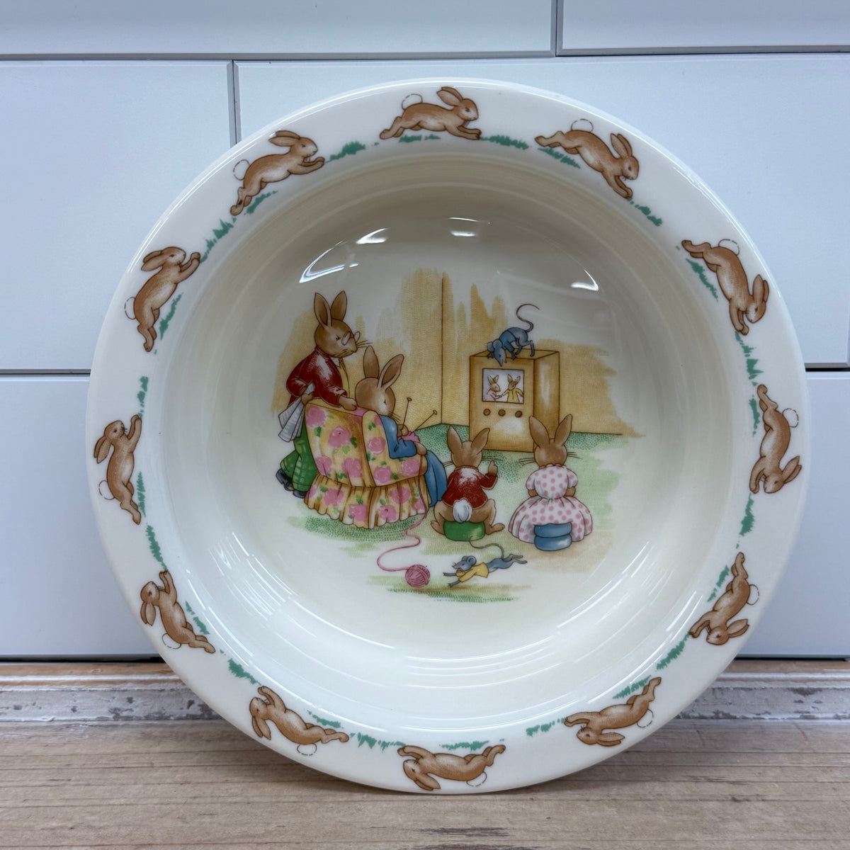 Royal Doulton Bunnykins TV Scene Child’s Bowl England