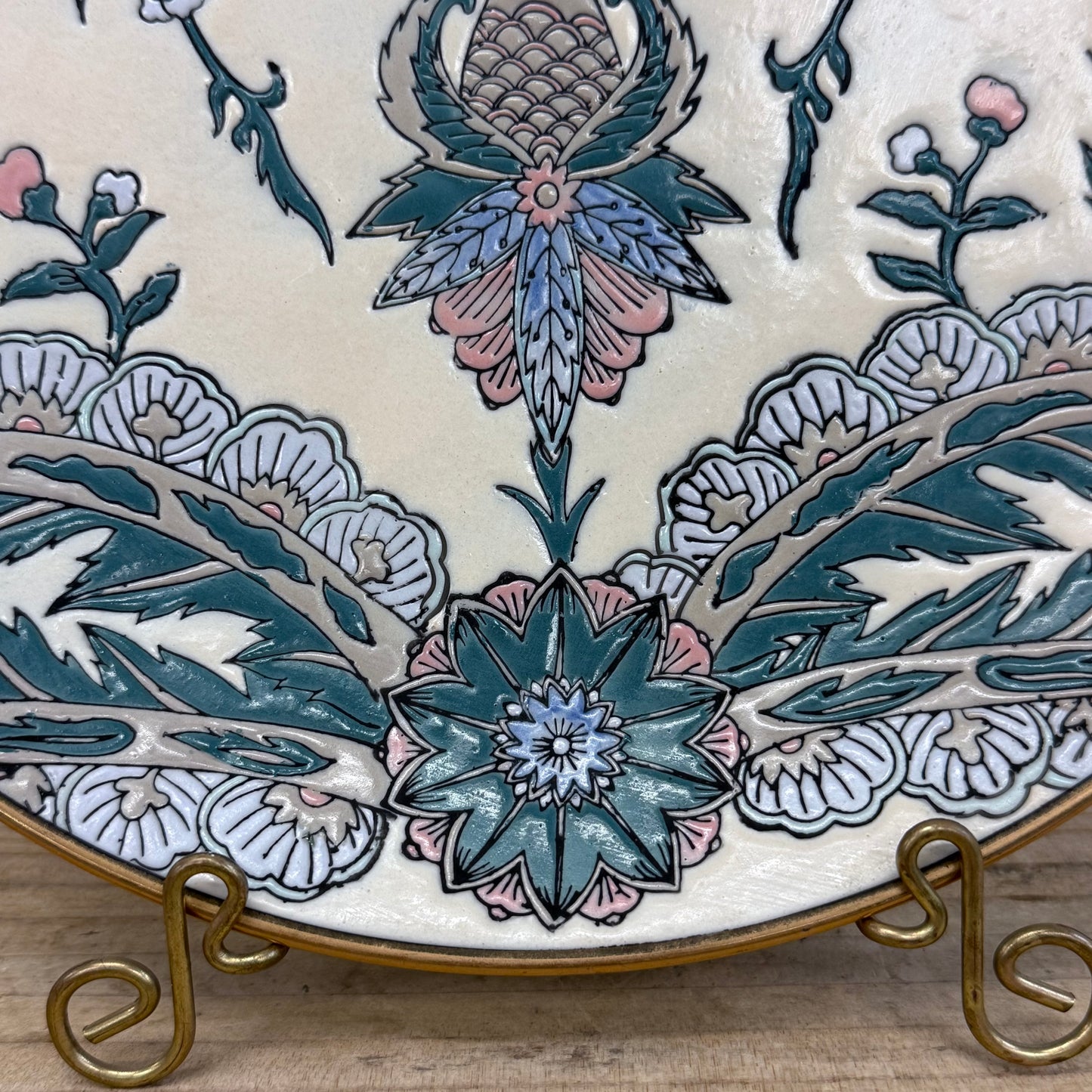 Chinoiserie Embossed Floral Plate Decorative Dish