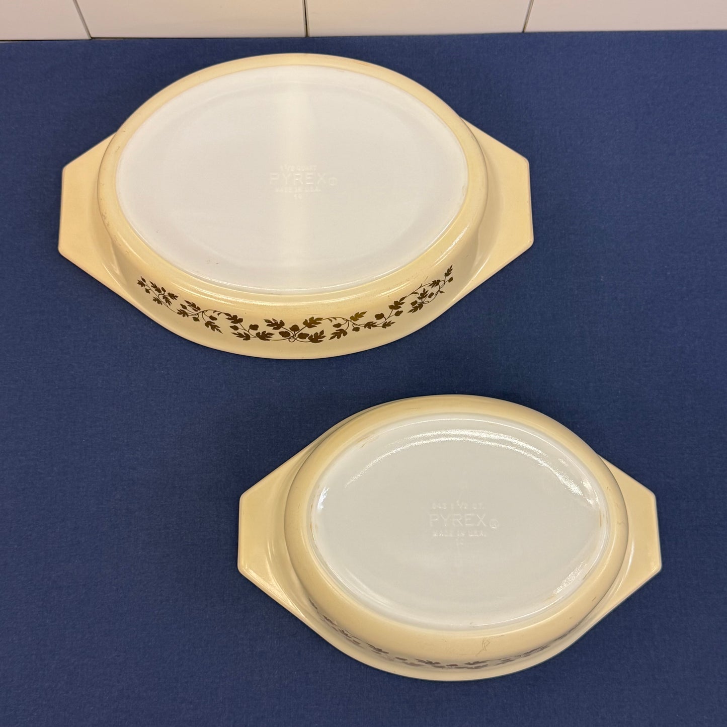 Pyrex Golden Acorn Casserole Set 043 Divided 1.5 Qt Vintage Bakeware