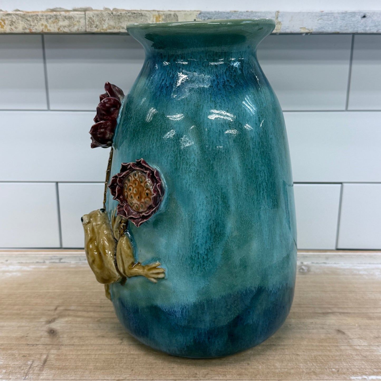 Majolica Style Frog Lotus Flower Stoneware Vase Decor