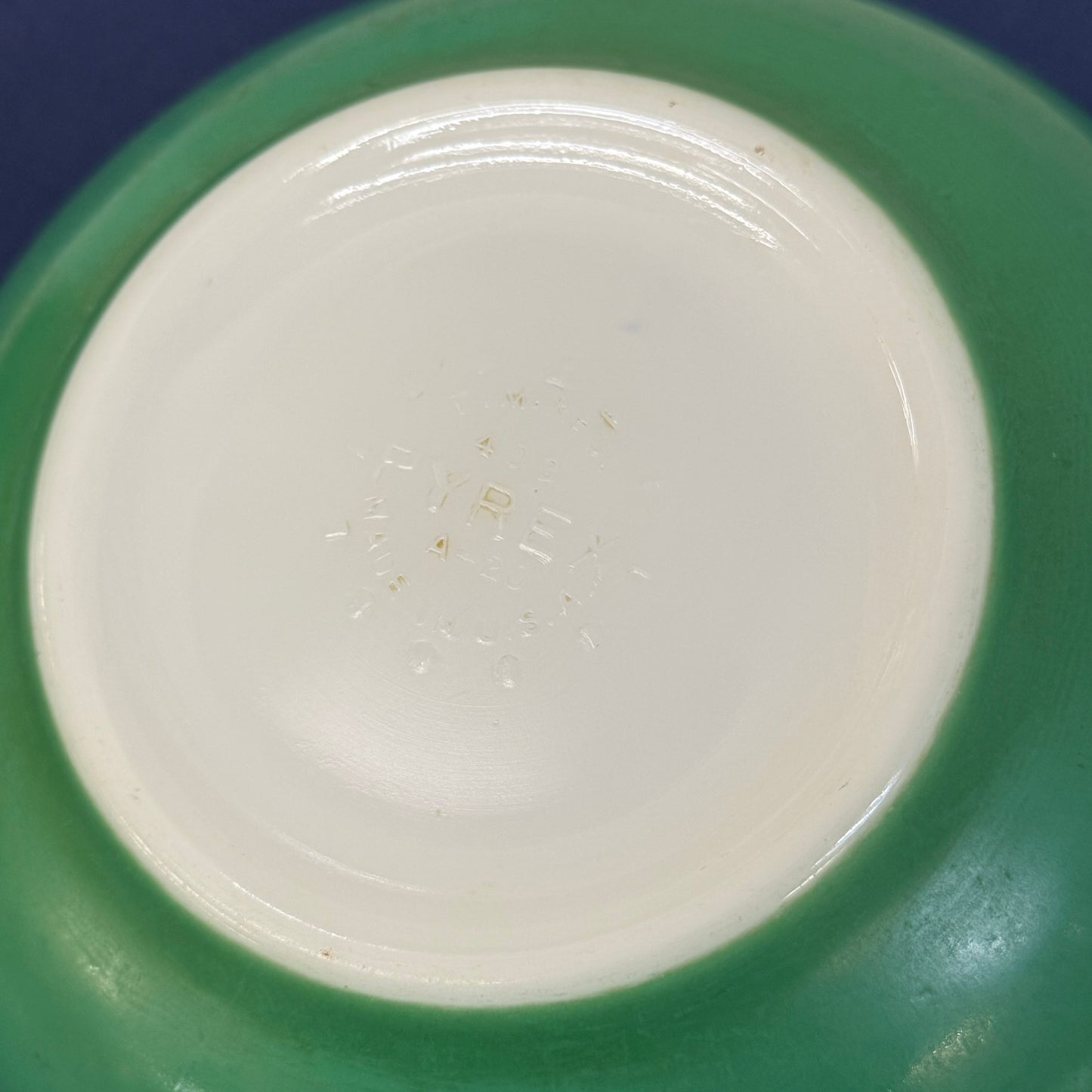 Pyrex Solid Color Mixing Bowl