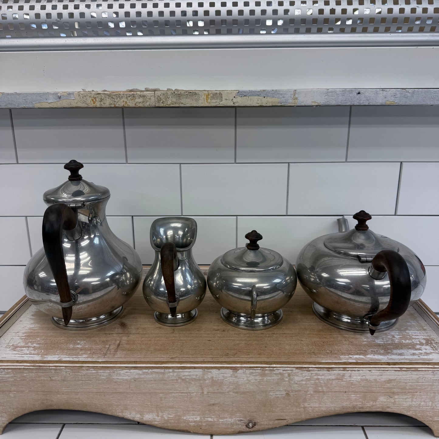 Les Étains de Paris Beverage Service Selection