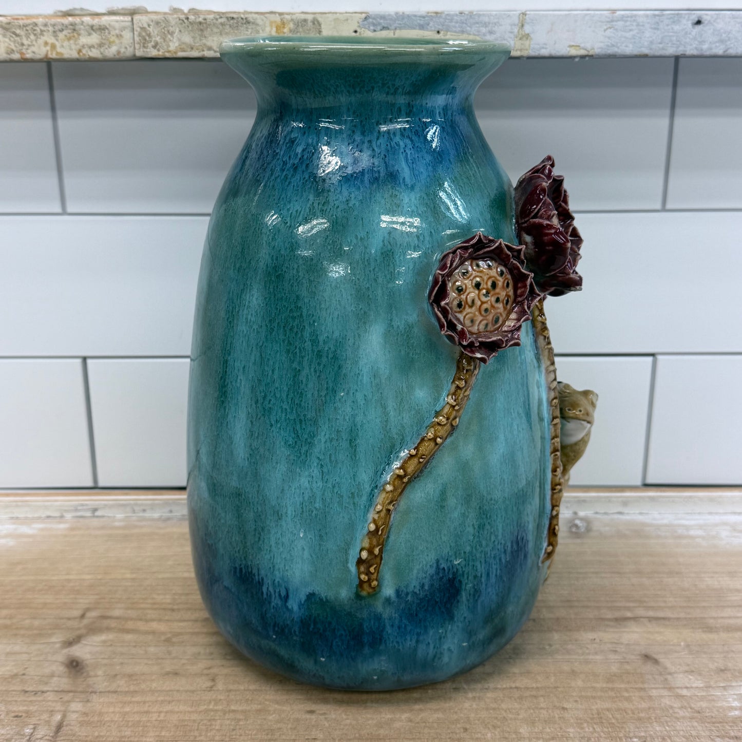Majolica Style Frog Lotus Flower Stoneware Vase Decor