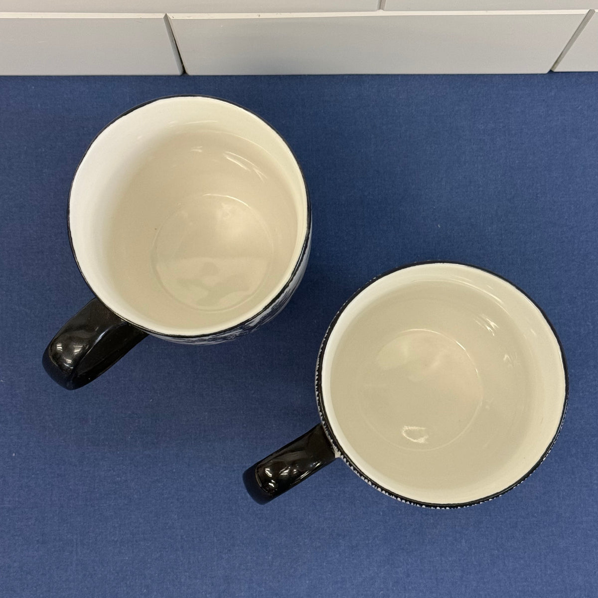 Aux Au Provence Rooster Toile Mugs Set of 2 Ceramic