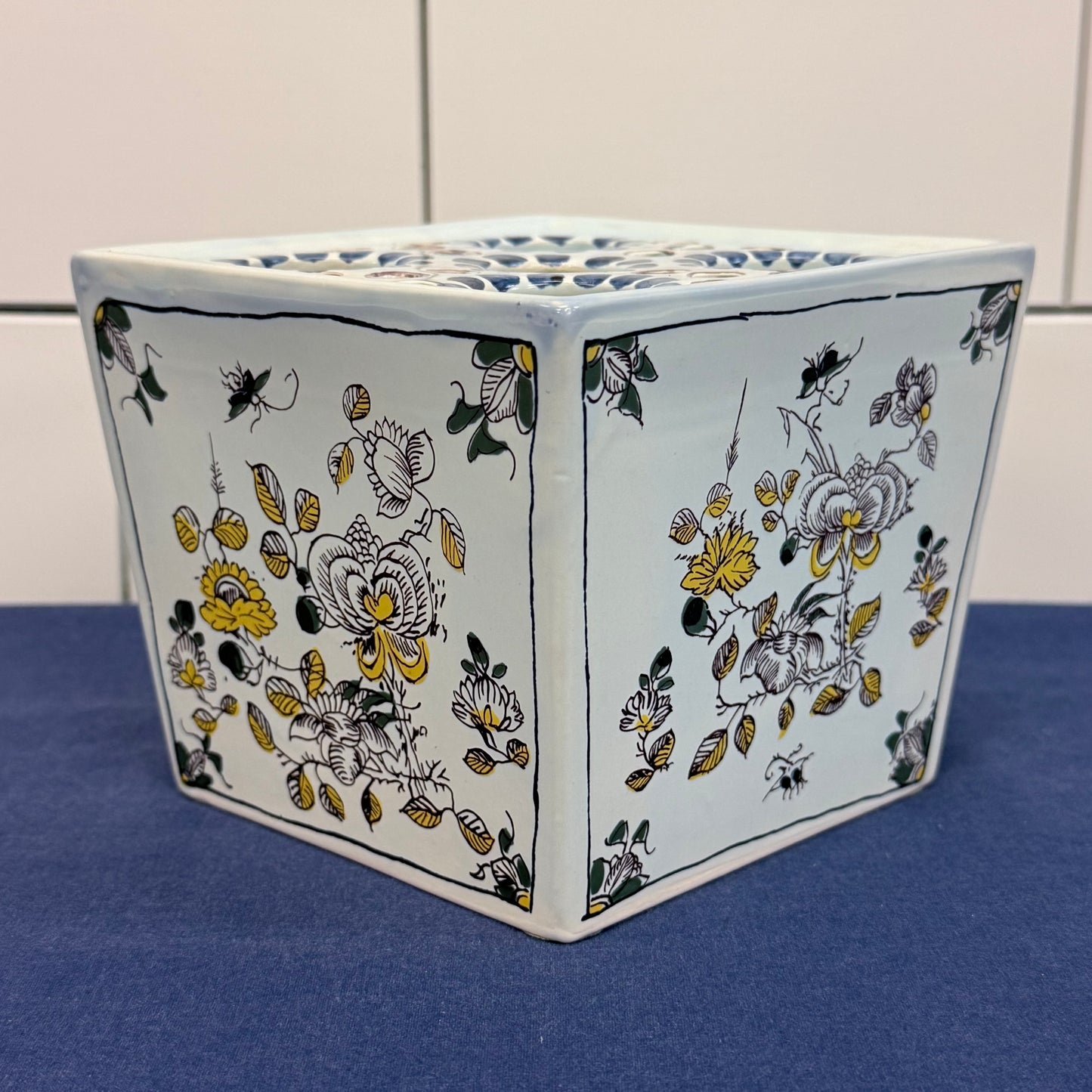 Williamsburg Restoration Delft Flower Frog Vase Ceramic 1969