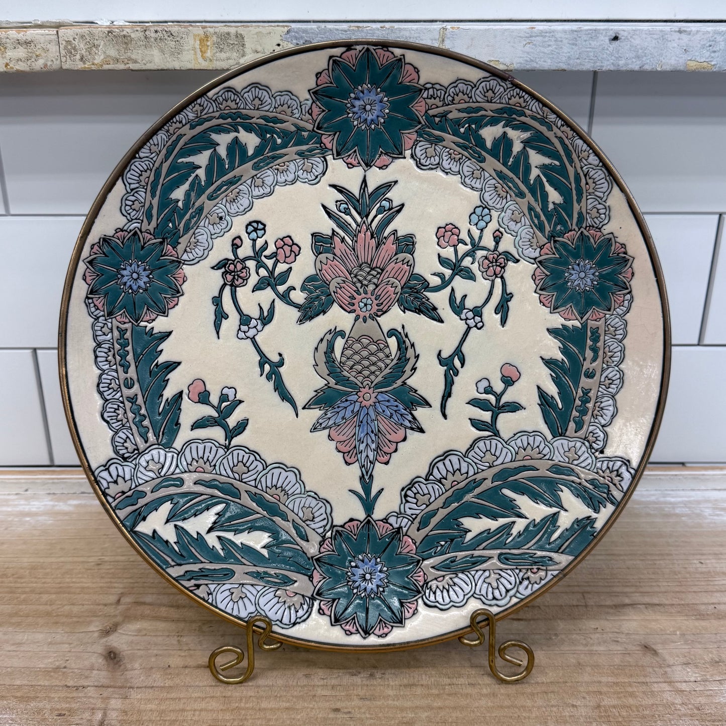 Chinoiserie Embossed Floral Plate Decorative Dish