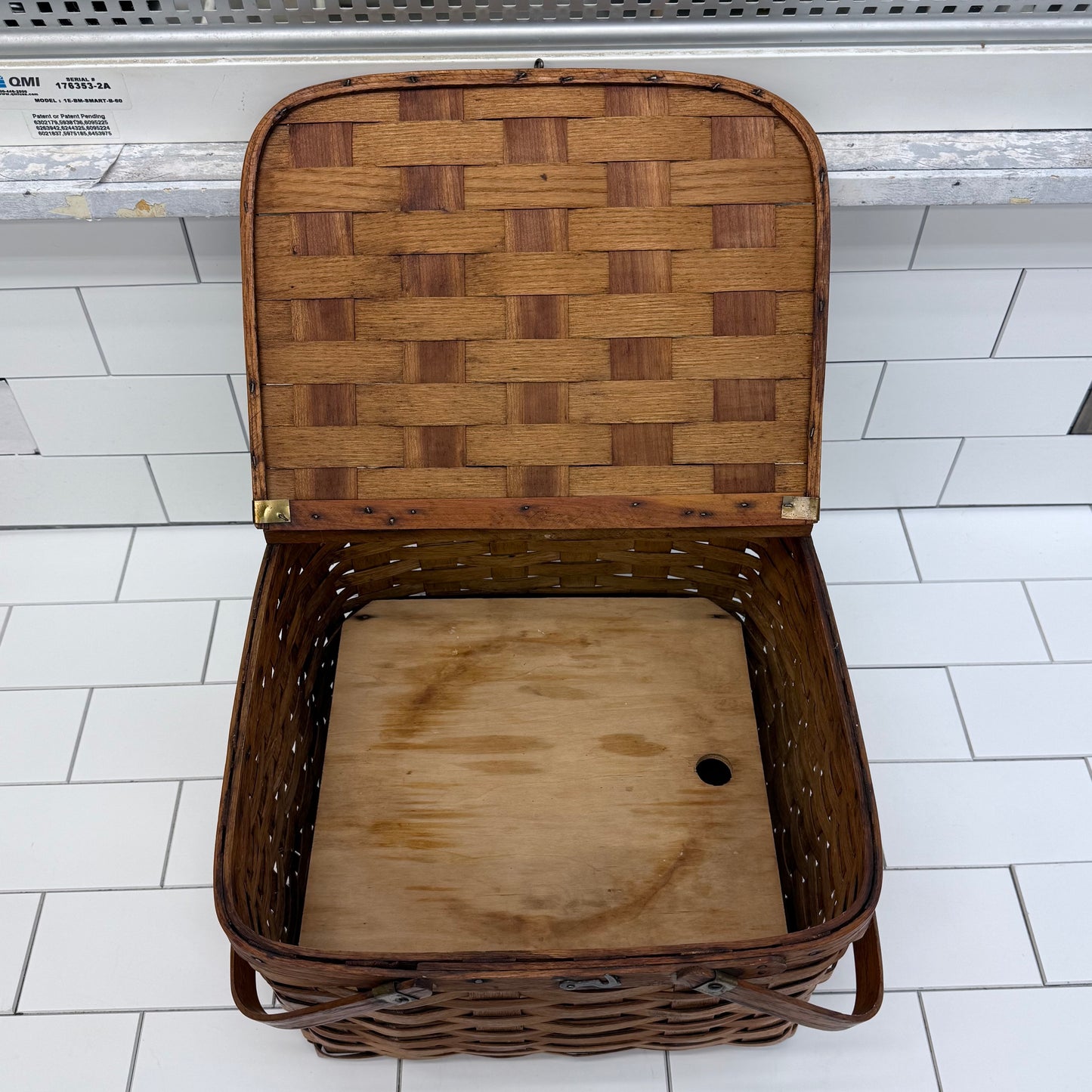 Picnic Basket with Pie Tray, Wicker