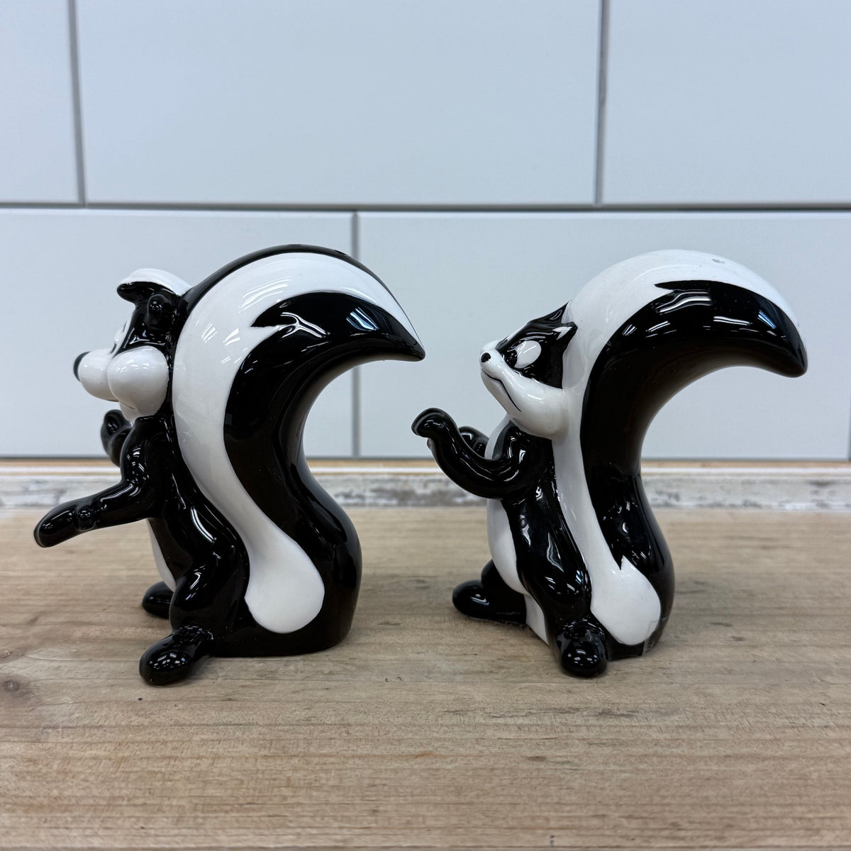 Pepe Le Pew Penelope Salt Pepper Shakers Warner Bros 1997