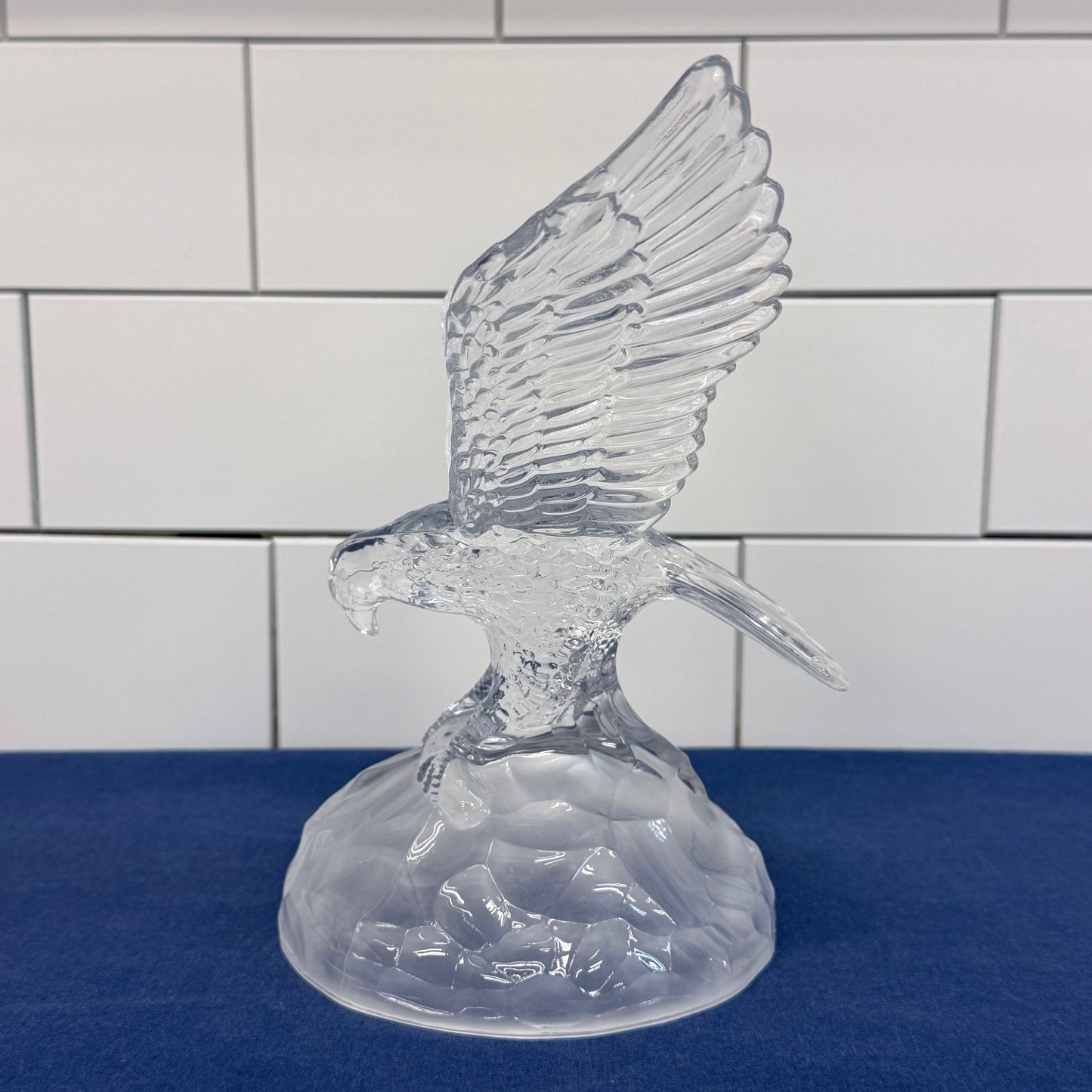 Cristal d'Arques Eagle with Fish Crystal Figurine France 1980s