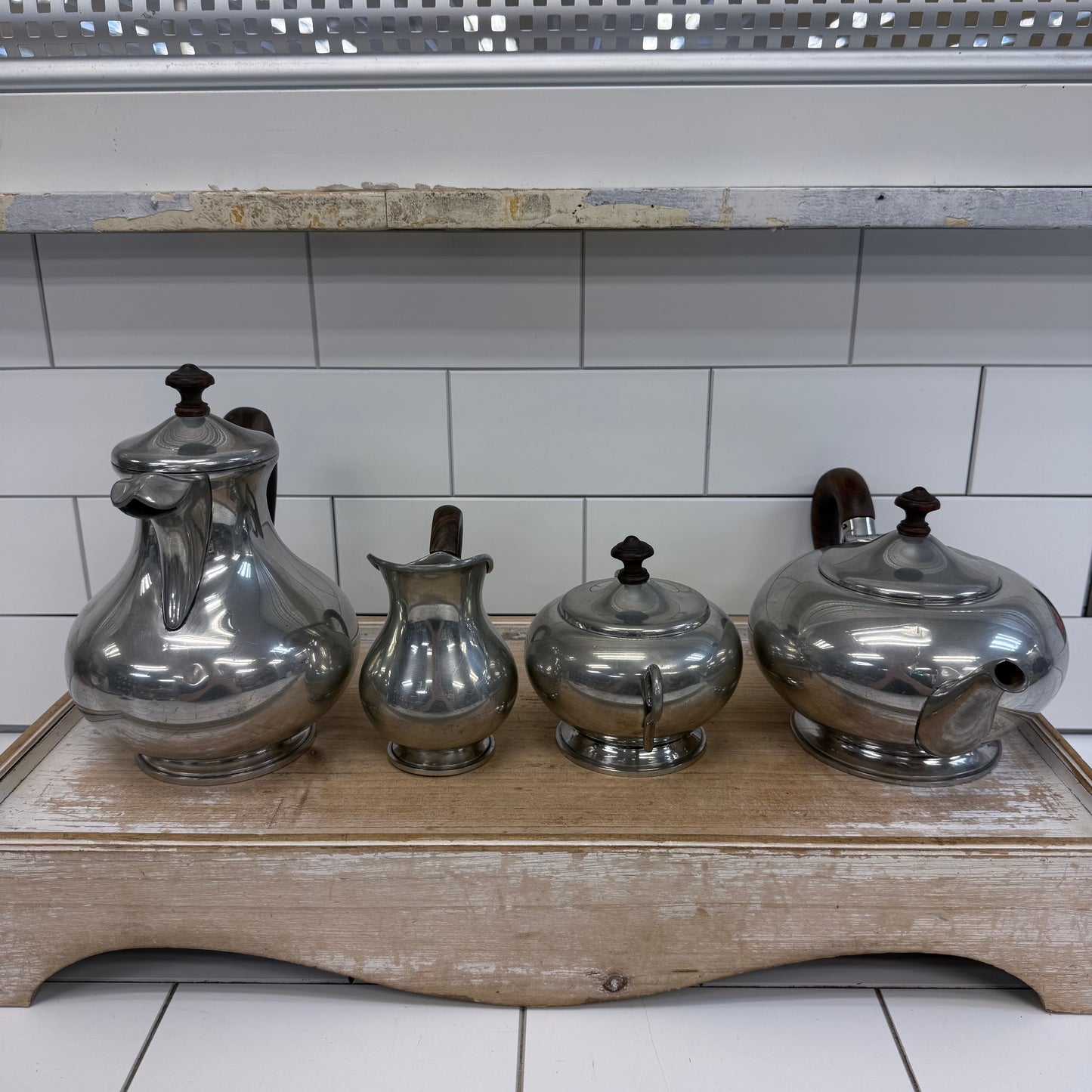 Les Étains de Paris Beverage Service Selection