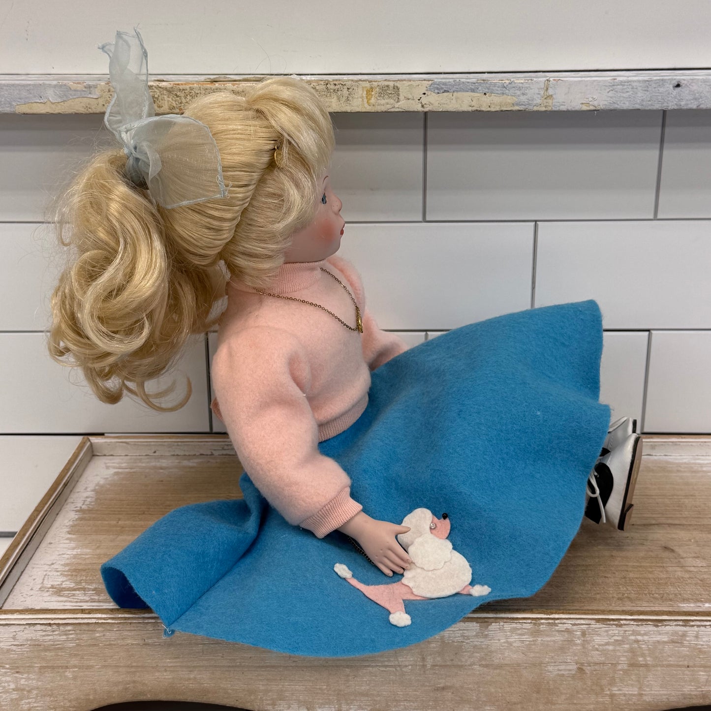 Dynasty Bobbie Musical Poseable Porcelain Doll #D617.00 Box