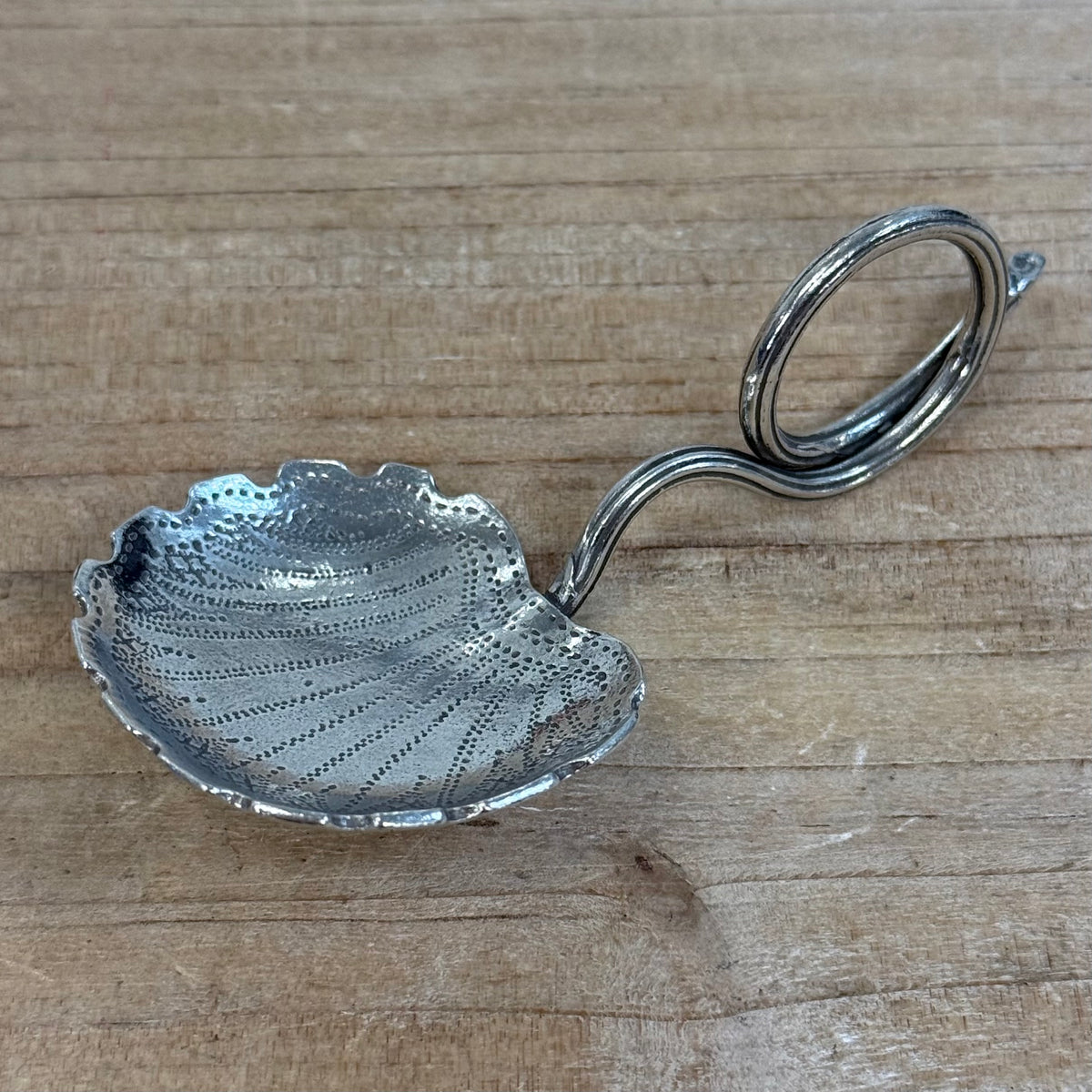 Colonial Williamsburg Apple Shell Tea Caddy Spoon