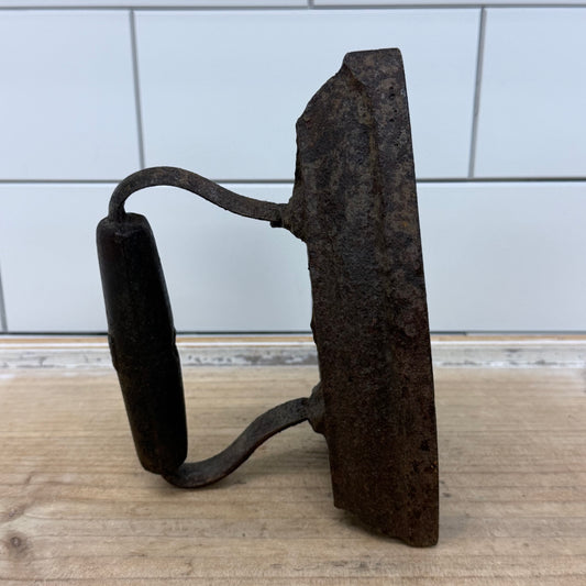 Cast Iron Sad Iron No. 7 Primitive c.1880s