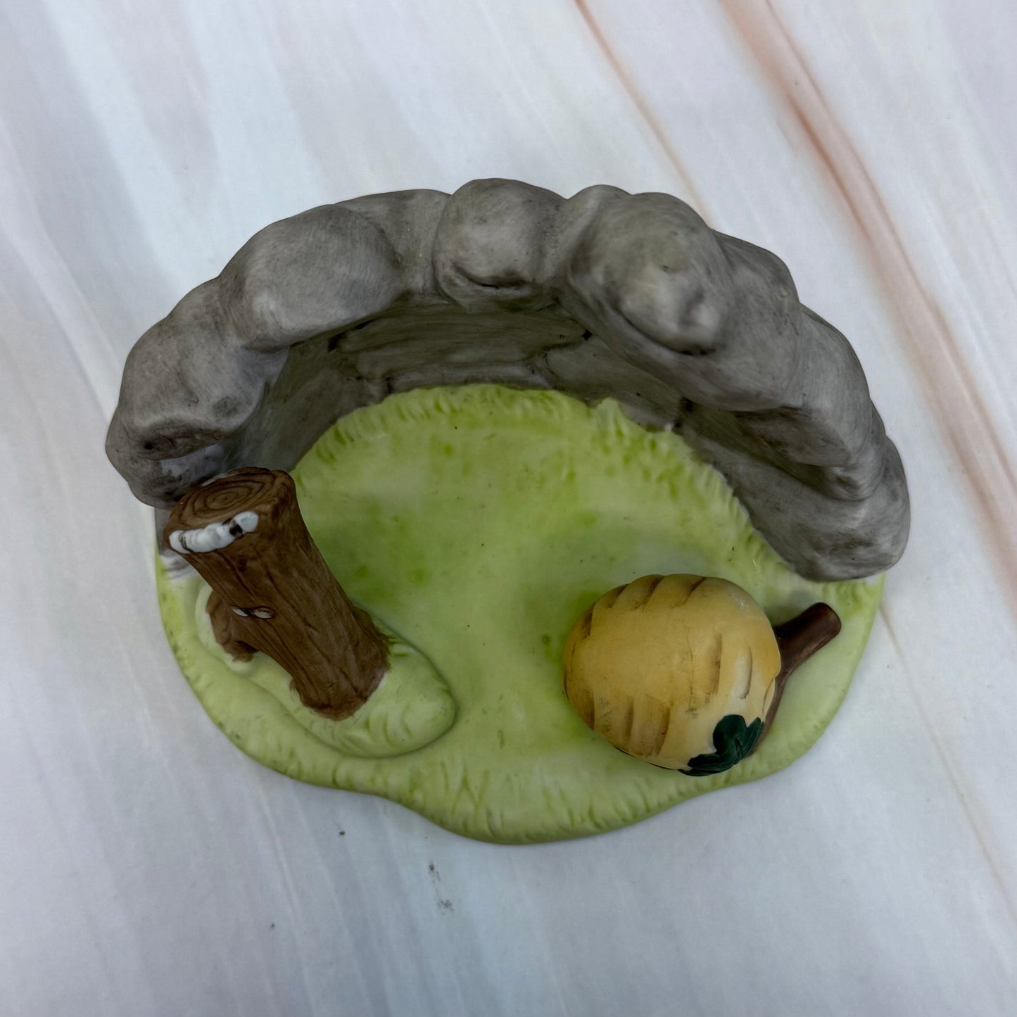 Franklin Mint Woodland Surprises Figurine , Bear 1984