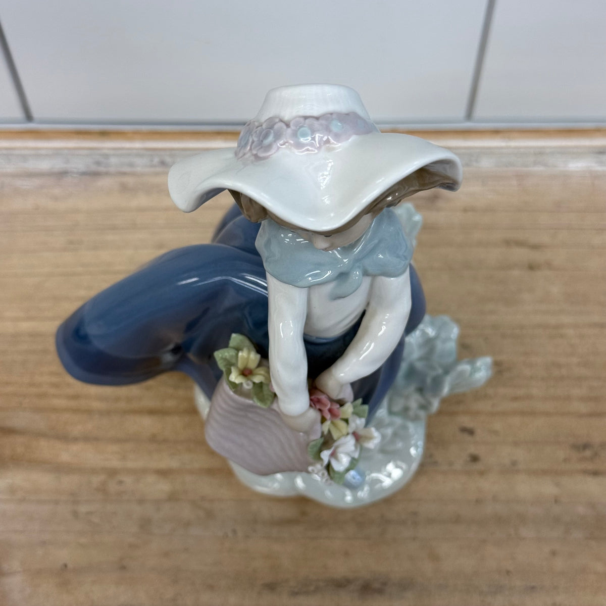 Lladró Spring Basket #5223 Girl Porcelain Figurine Spain 1984