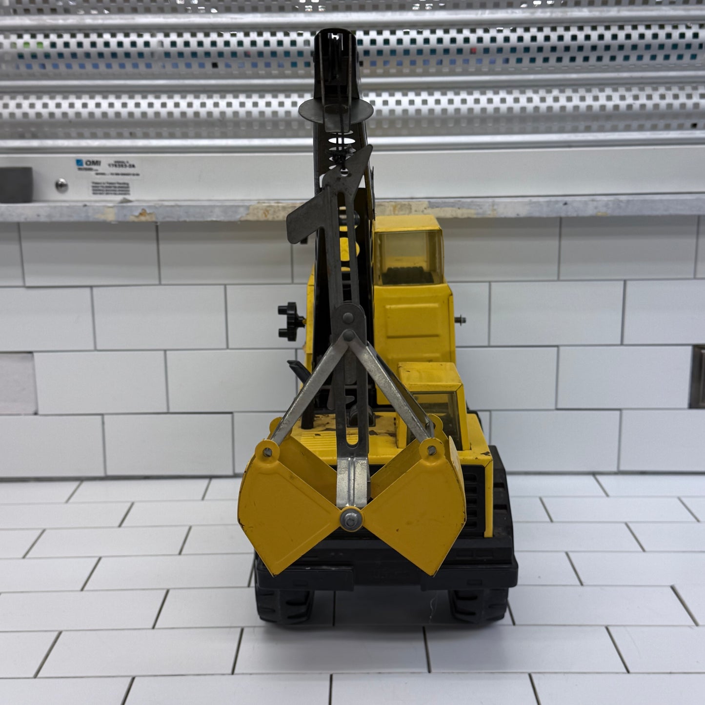 Tonka Turbo Diesel XMB-975 Clam Bucket Crane