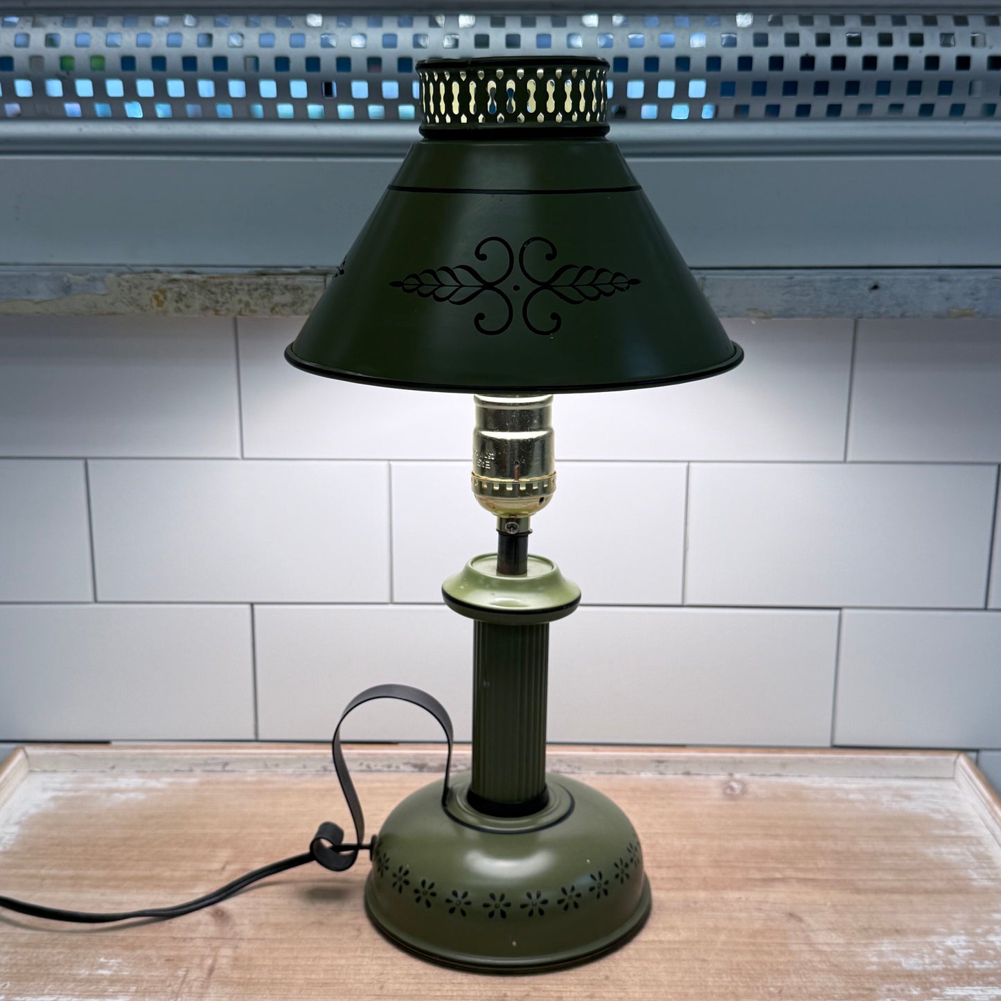 Colonial Revival Bouillotte Table Lamp Green Metal