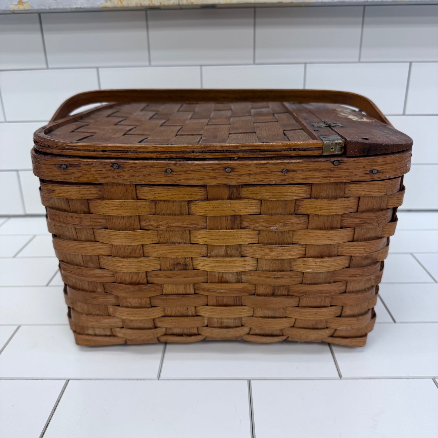 Picnic Basket with Pie Tray, Wicker