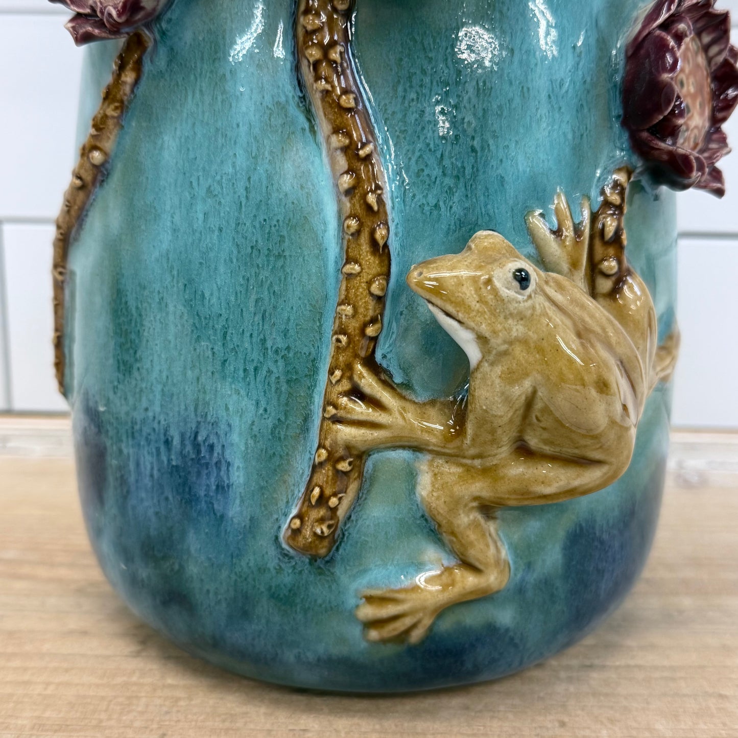 Majolica Style Frog Lotus Flower Stoneware Vase Decor
