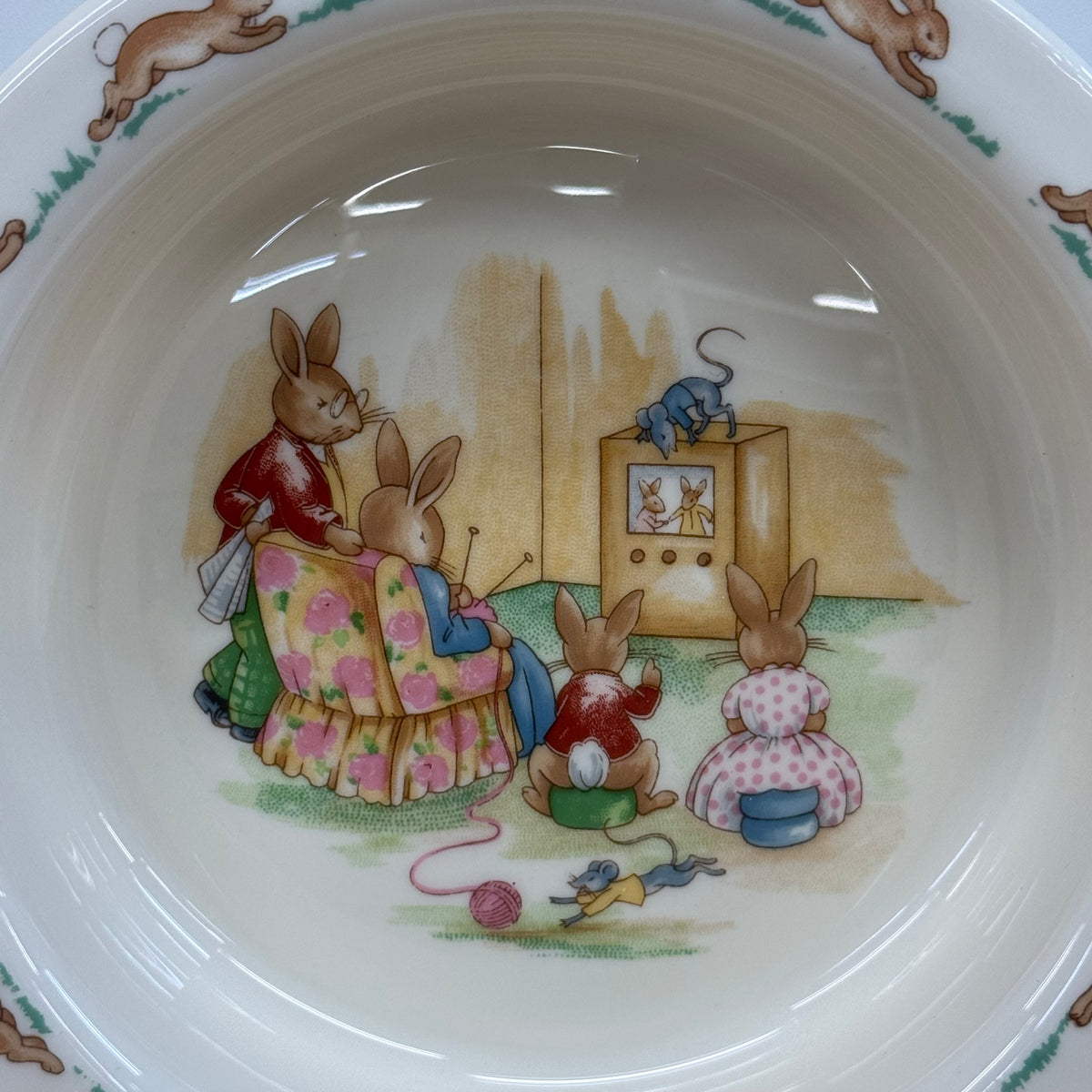 Royal Doulton Bunnykins TV Scene Child’s Bowl England