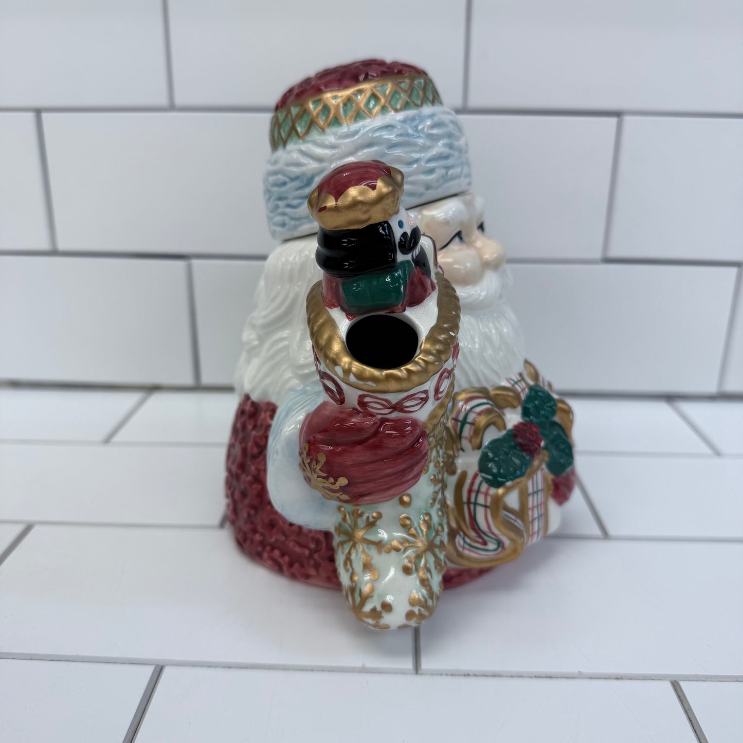 Avon St. Nicholas Teapot, Ceramic