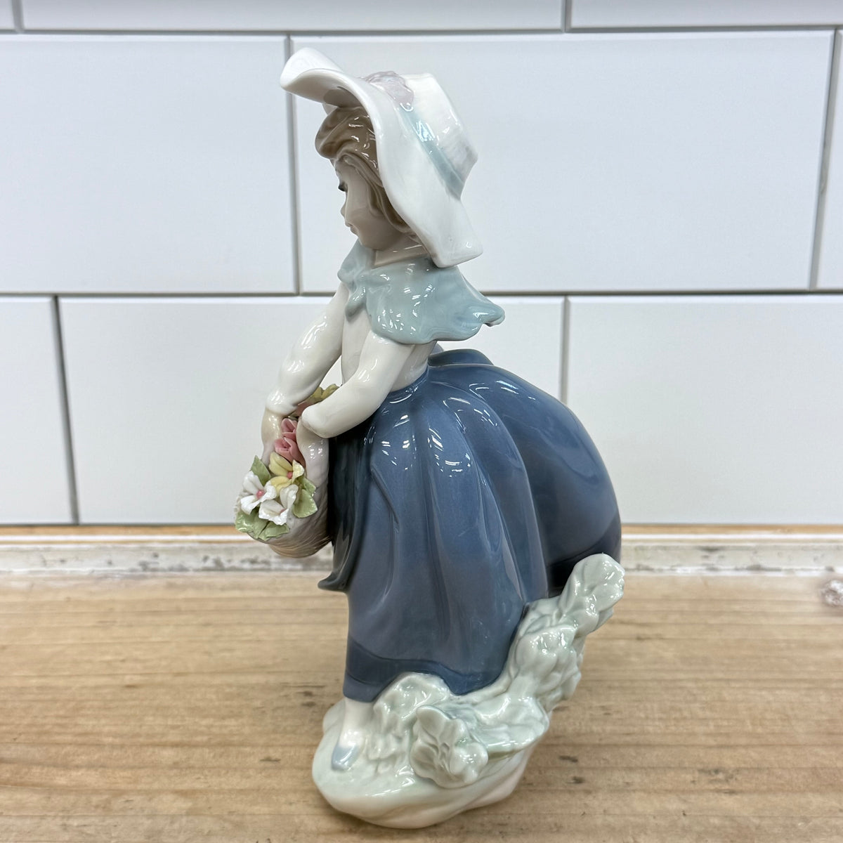 Lladró Spring Basket #5223 Girl Porcelain Figurine Spain 1984